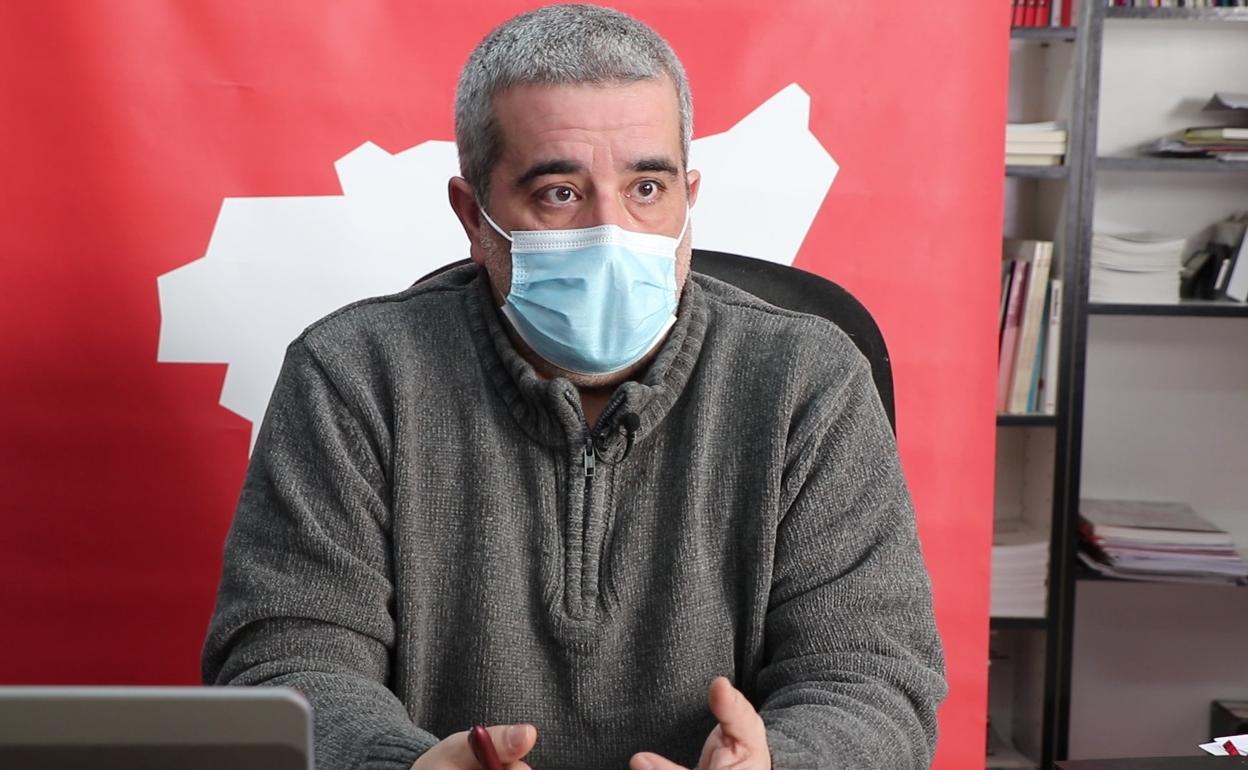 Xosepe Vega (CC.OO) «Tenemos a los gobiernos sentados en una mesa